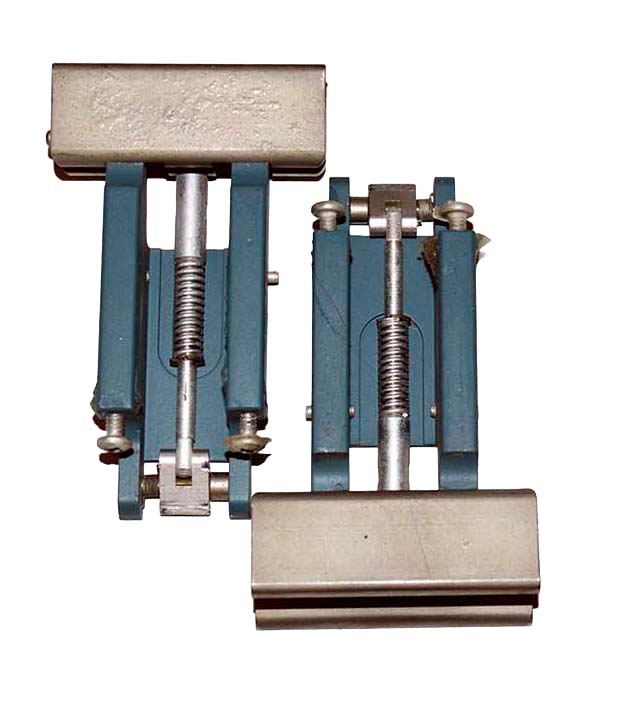 Tektronix 1500 Series Hardware 105–0684–01 Latch Assembly